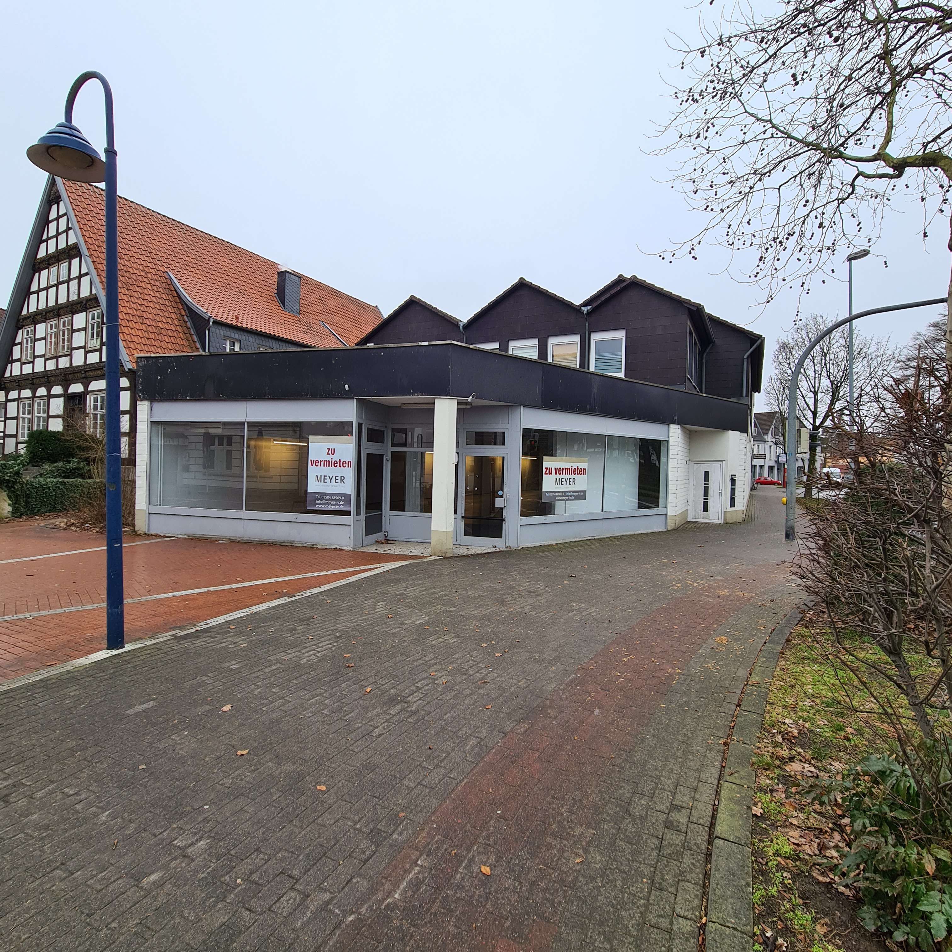 Lage // Großräumige Gewerbefläche ab sofort zu vermieten